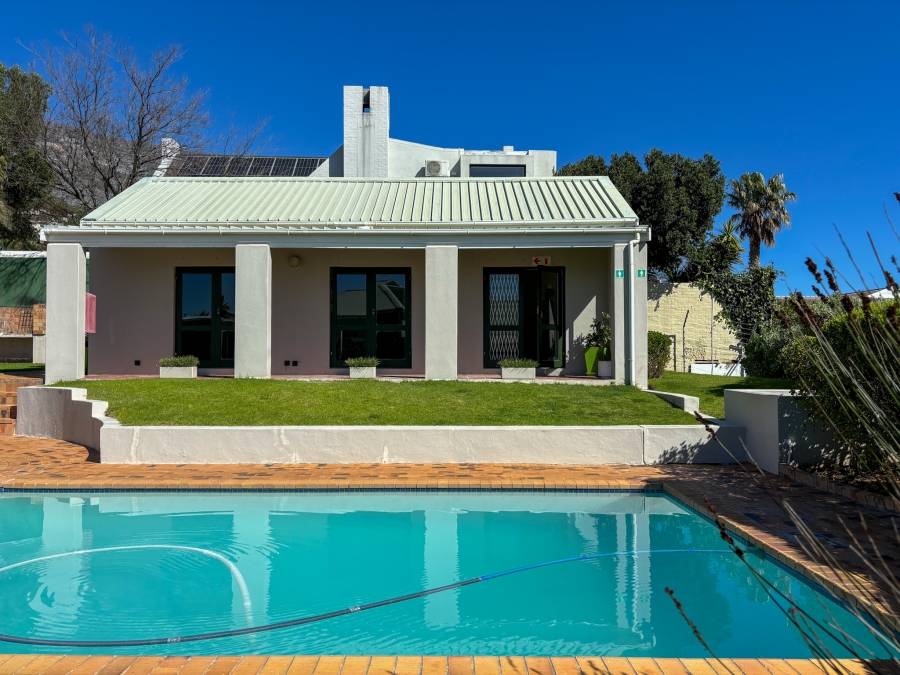1 Bedroom Property for Sale in Vredehoek Western Cape